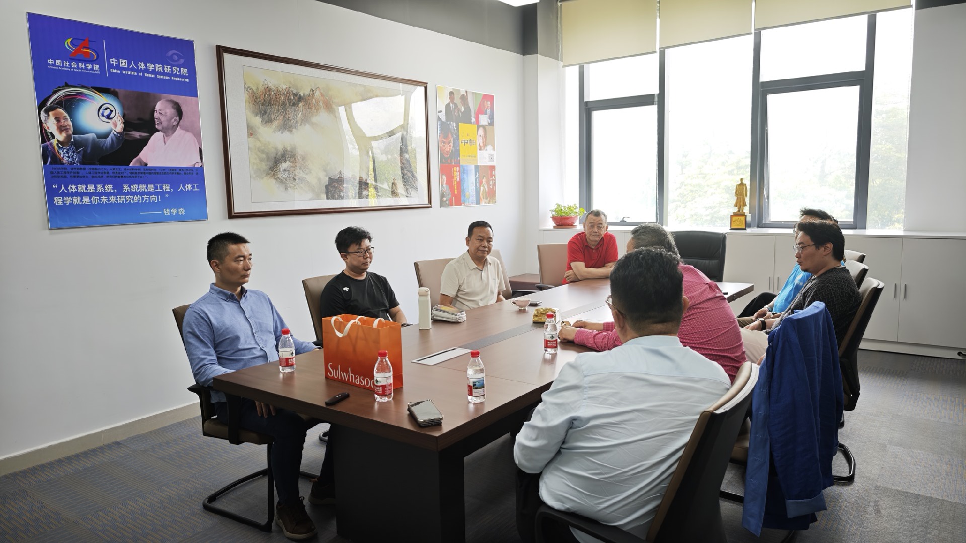 药物中心正式揭牌成立